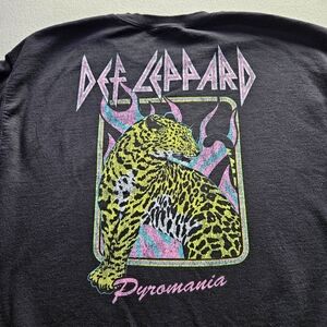 Def Leppard Pyromania Music Sweatshirt Men's Size L Crew Neck Graphic Black Pink